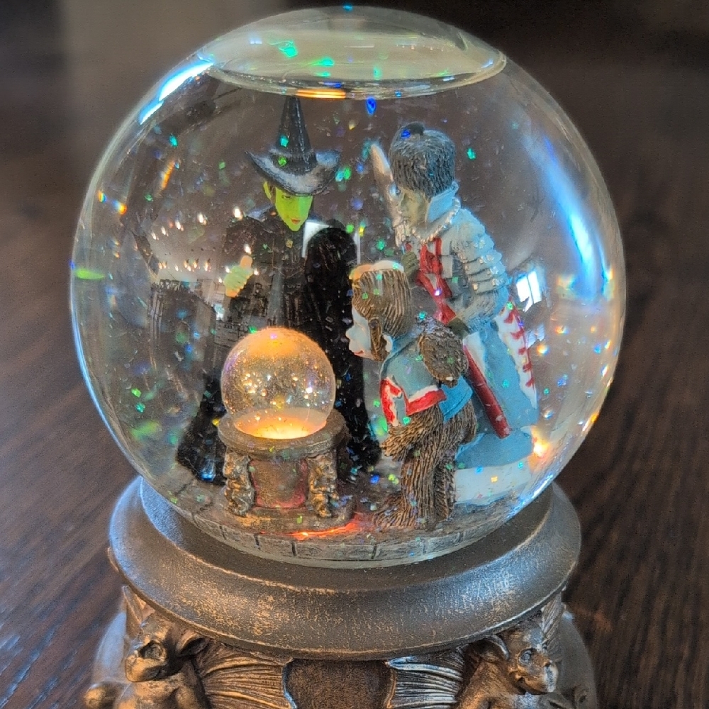 Wizard of Oz Snow Globe with Characters